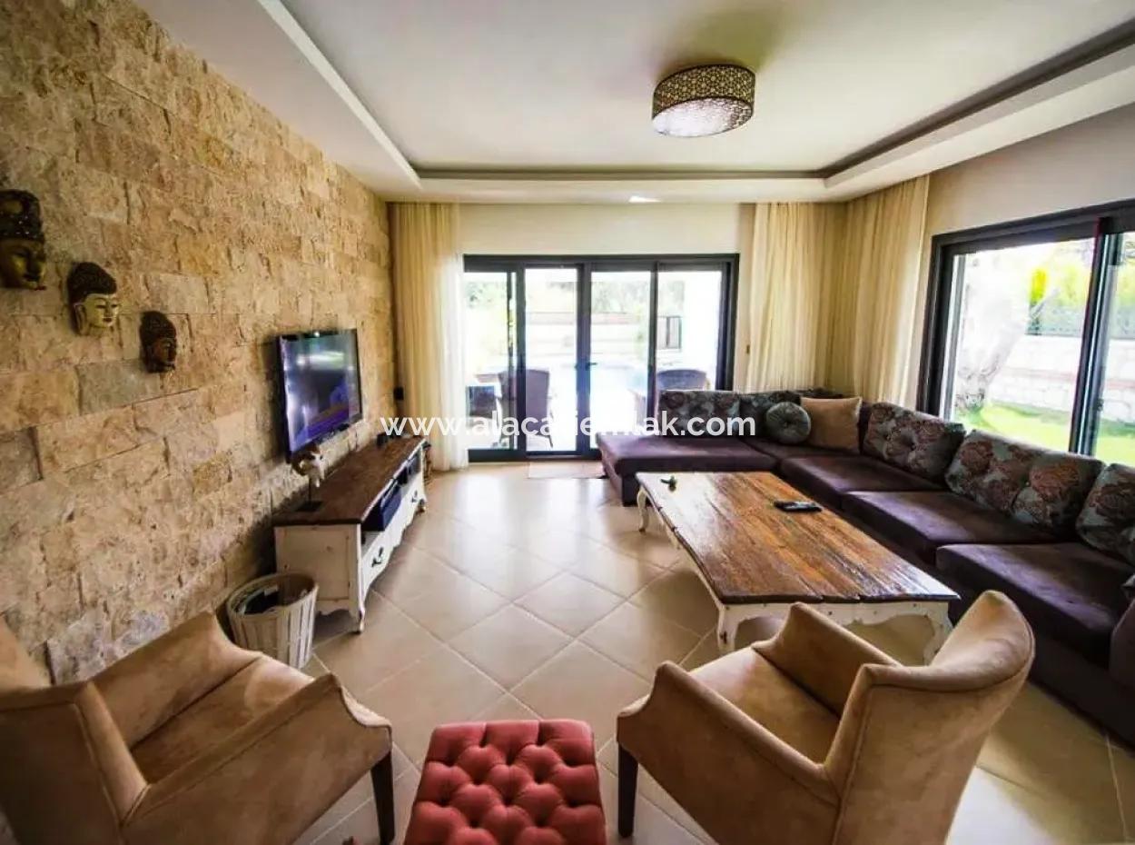 Villa Mit Pool Zu Vermieten Im August Ganz In Der Nähe Von Ayayorgi In Çeşme