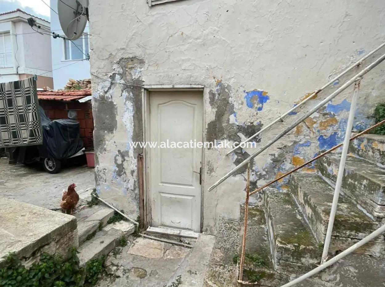 Altes Steinhaus Ganz In Der Nähe Des Rades Im Zentrum Von Cesme