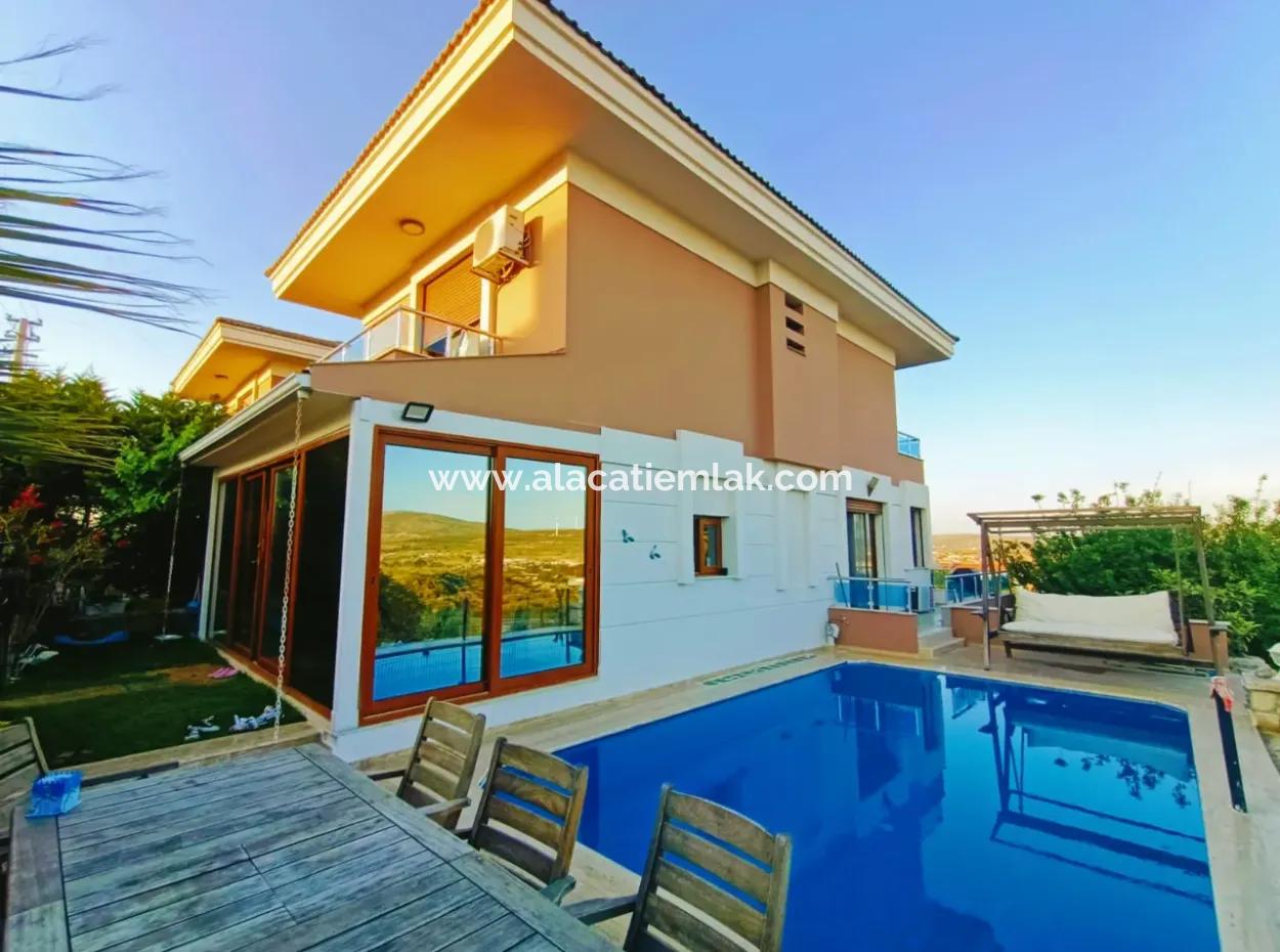 Saisonale Villa Zur Miete Mit Freistehendem Pool In Cesme Alacati