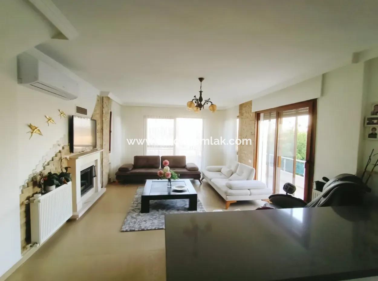 Saisonale Villa Zur Miete Mit Freistehendem Pool In Cesme Alacati