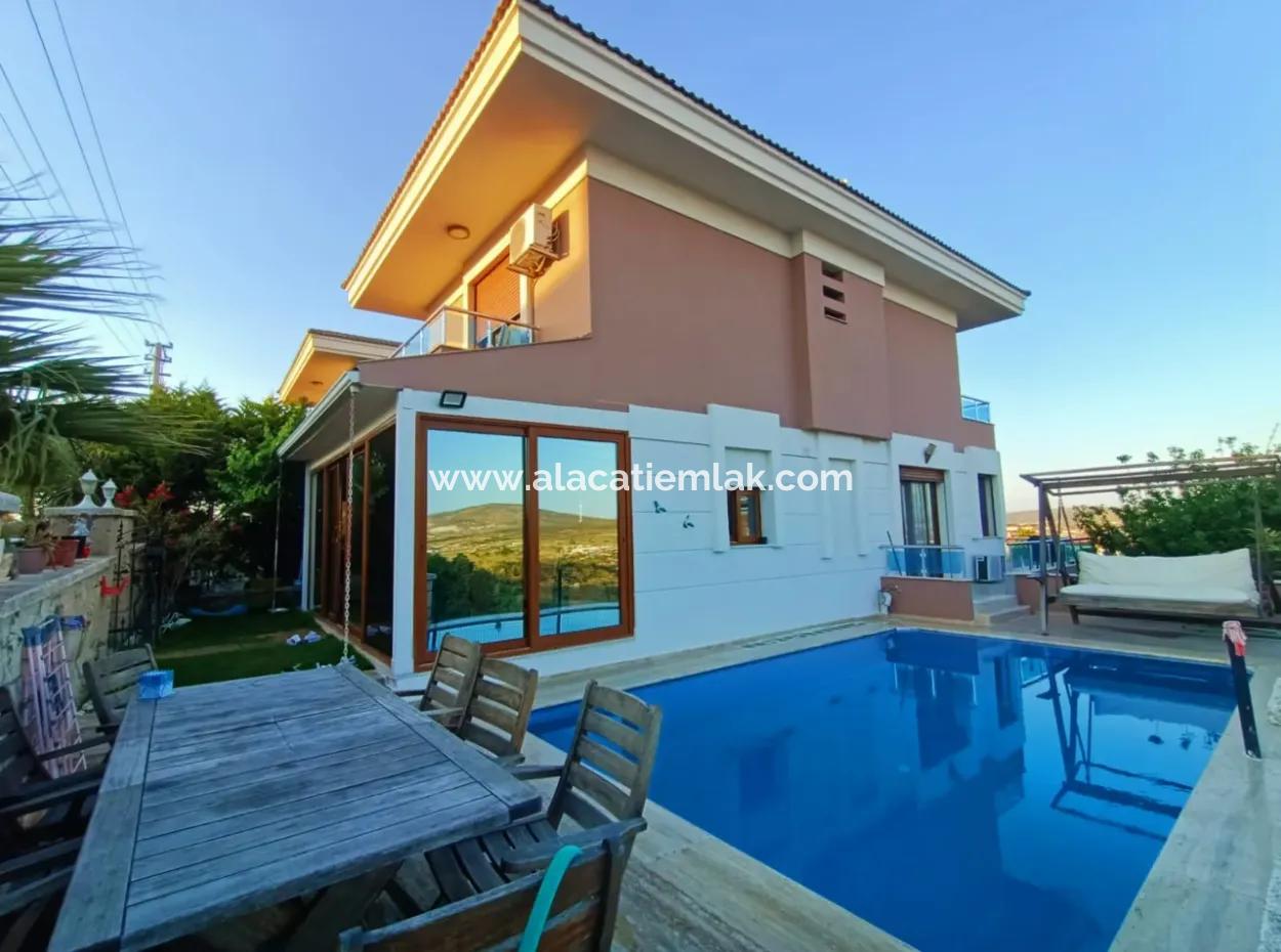 Saisonale Villa Zur Miete Mit Freistehendem Pool In Cesme Alacati