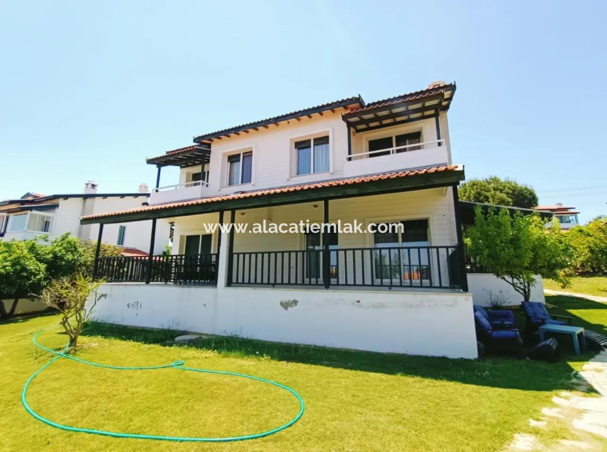 Monatsmiete Villa Mit Gemeinschaftspool In Der Nähe Des Strandes Von Çeşme Boyalik