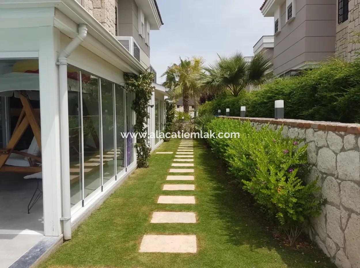 Villa Mit Freistehendem Pool Zu Verkaufen In Çeşme Alacati