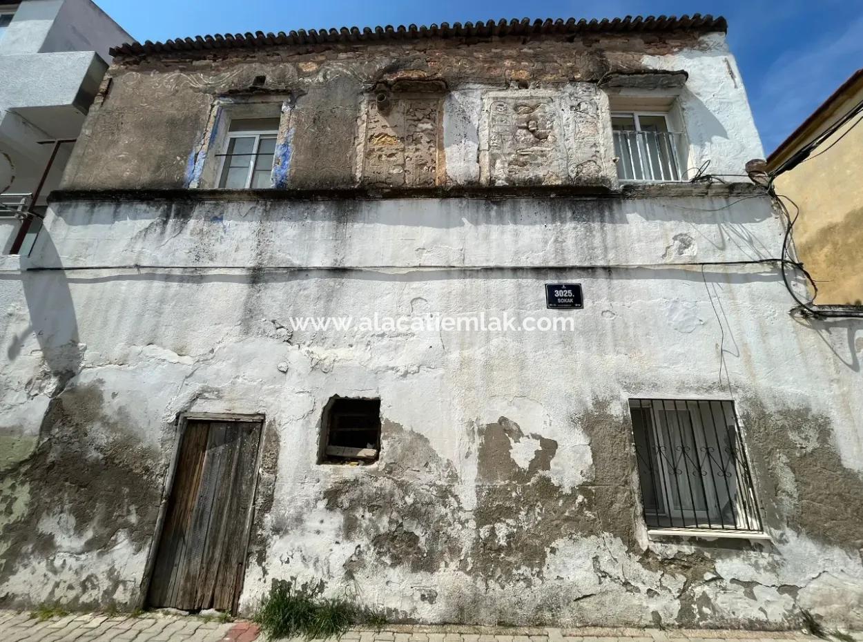 Altes Steinhaus Ganz In Der Nähe Des Rades Im Zentrum Von Cesme
