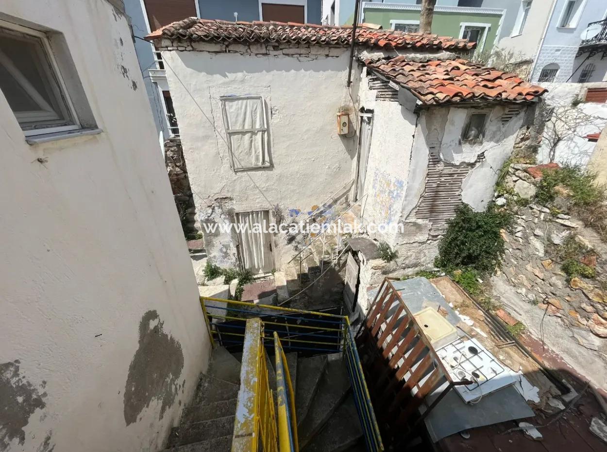 Altes Steinhaus Ganz In Der Nähe Des Rades Im Zentrum Von Cesme