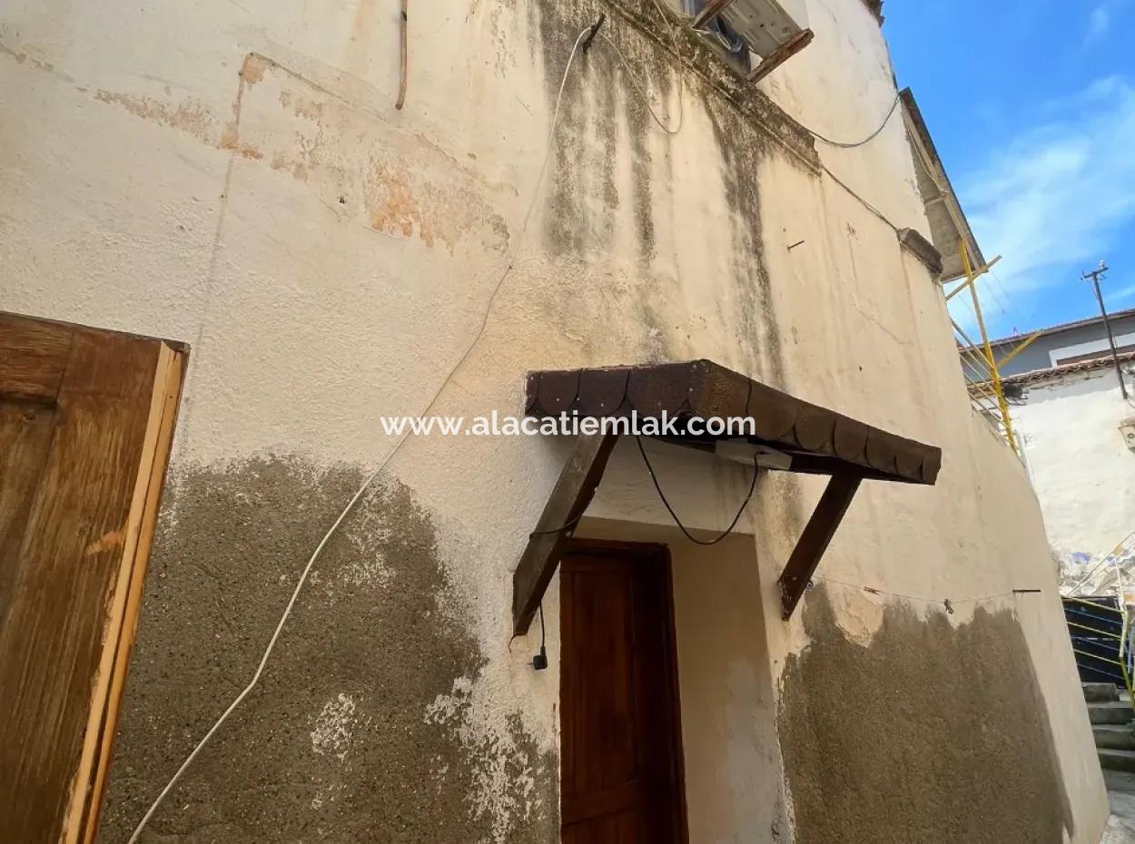 Altes Steinhaus Ganz In Der Nähe Des Rades Im Zentrum Von Cesme