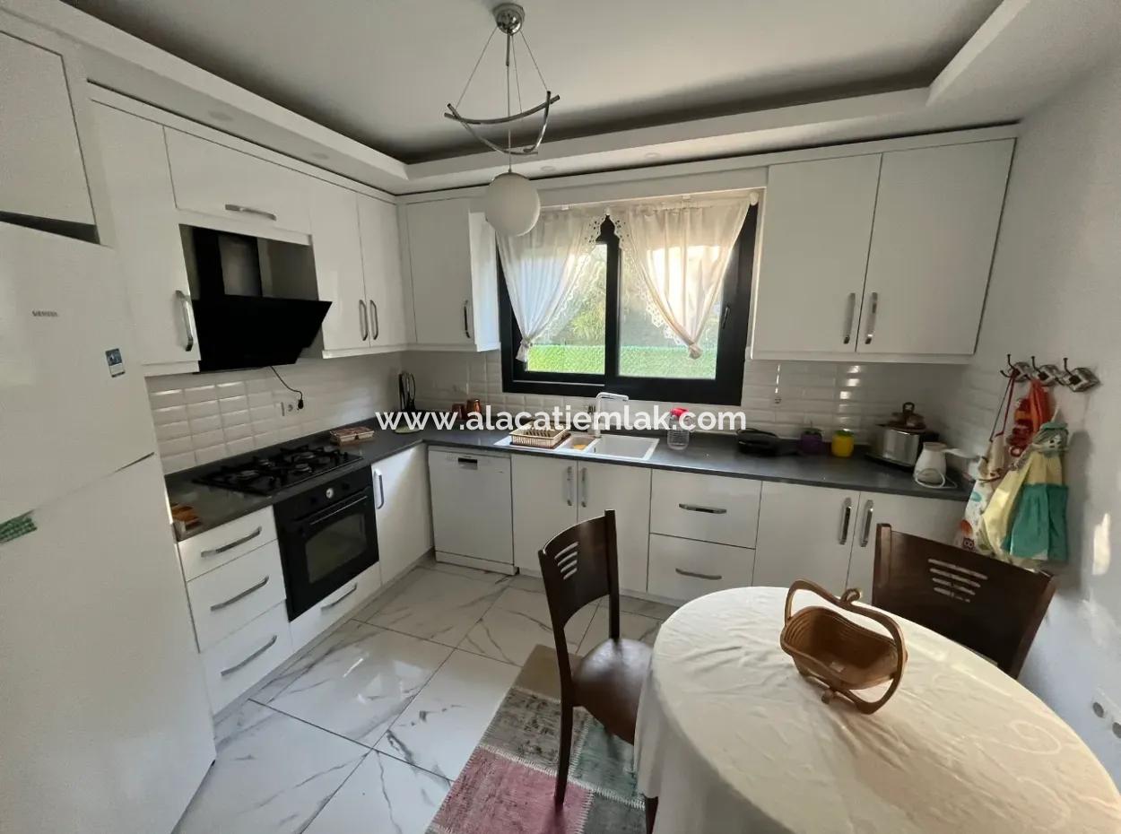 Triplex Villa Mit Freistehendem Pool Zur Jahresmiete Im Zentrum Von Cesme