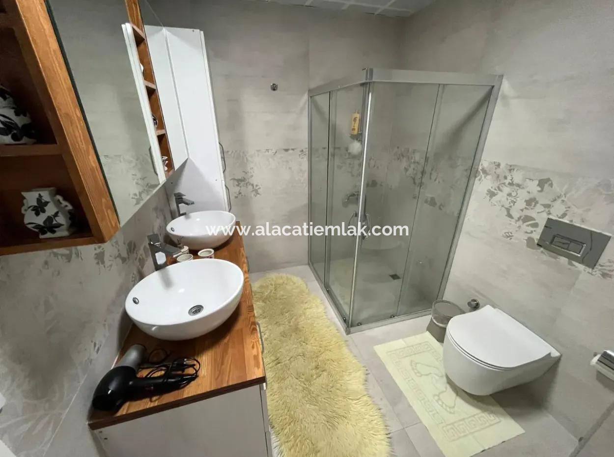 Triplex Villa Mit Freistehendem Pool Zur Jahresmiete Im Zentrum Von Cesme