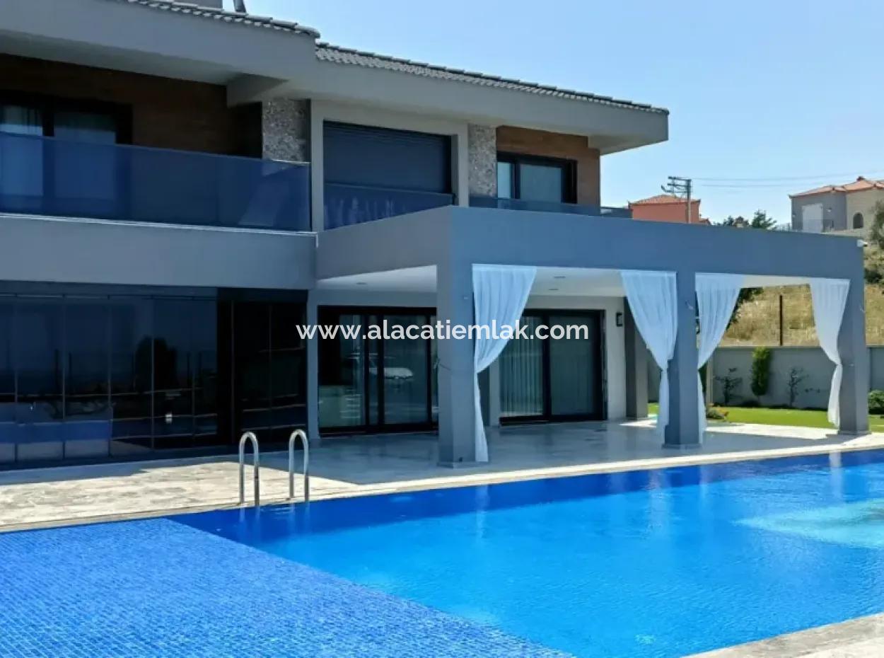 Zu Verkaufen In Cesme Ovacik 6 2 Luxuriöse Freistehende Villa Mit Modernem Pool