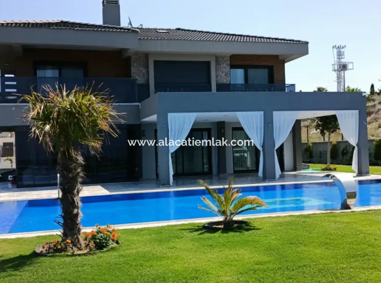Zu Verkaufen In Cesme Ovacik 6 2 Luxuriöse Freistehende Villa Mit Modernem Pool
