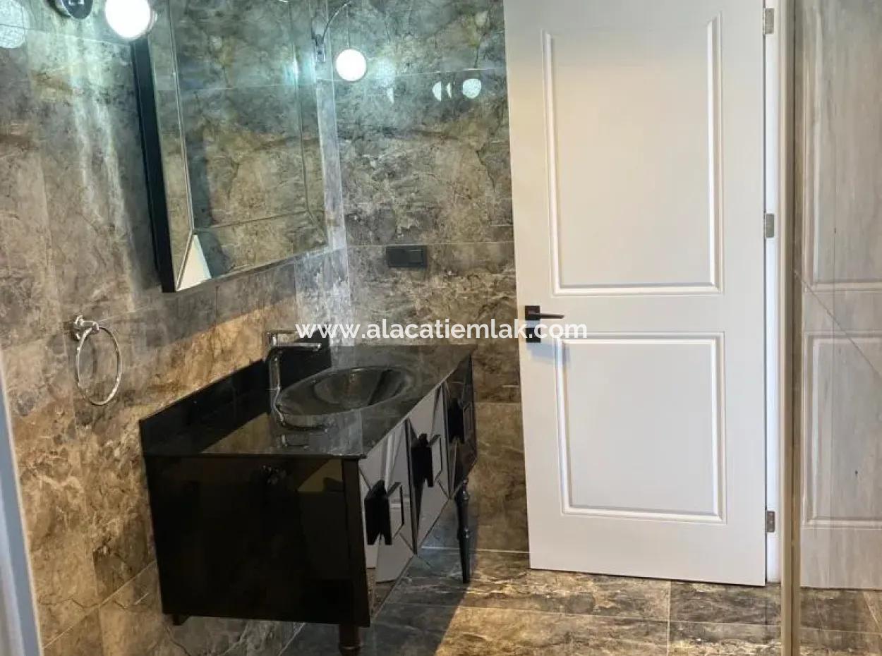 Zu Verkaufen In Cesme Ovacik 6 2 Luxuriöse Freistehende Villa Mit Modernem Pool