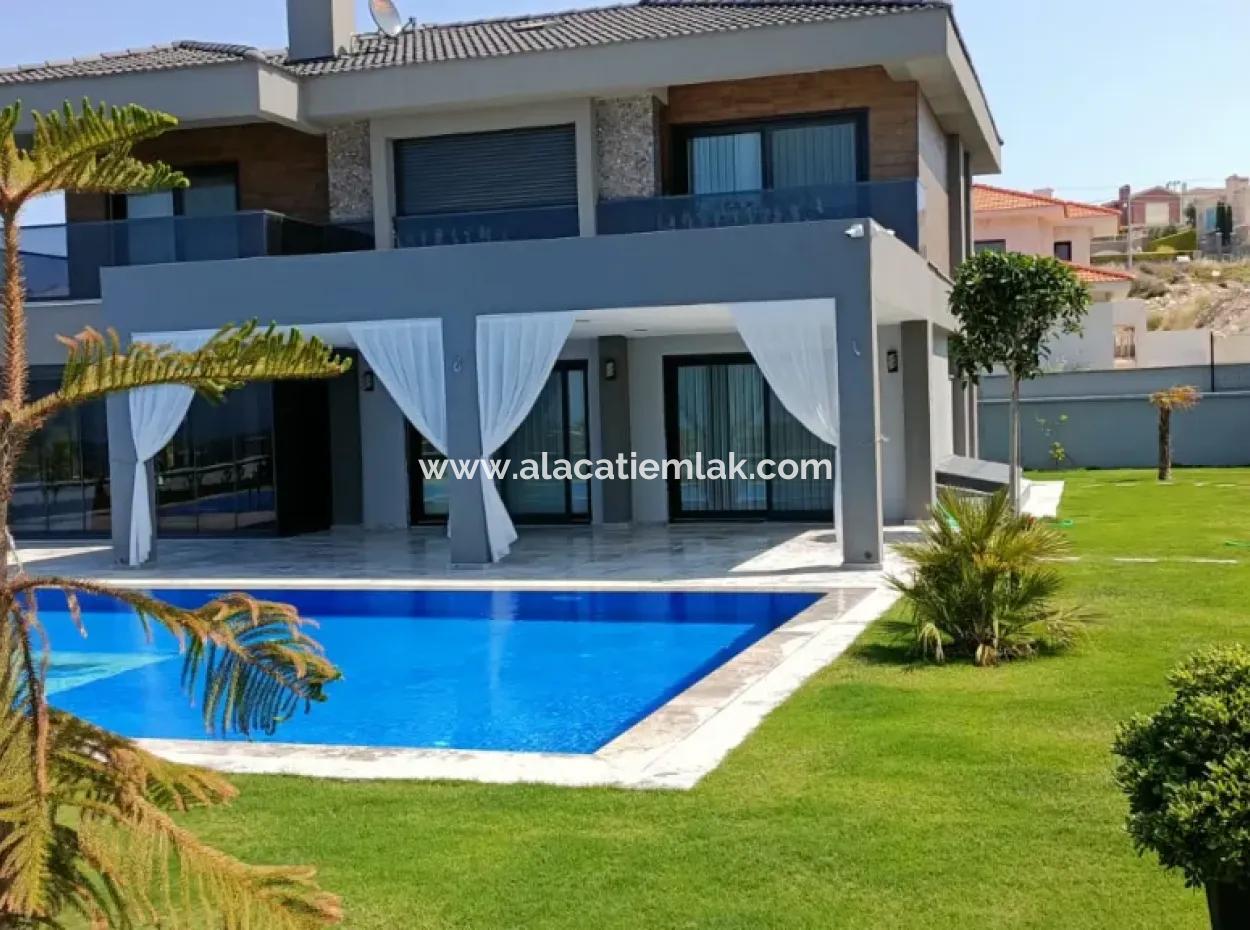 Zu Verkaufen In Cesme Ovacik 6 2 Luxuriöse Freistehende Villa Mit Modernem Pool