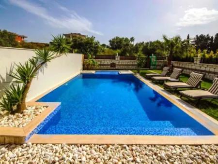 Villa Mit Pool Zu Vermieten Im August Ganz In Der Nähe Von Ayayorgi In Çeşme