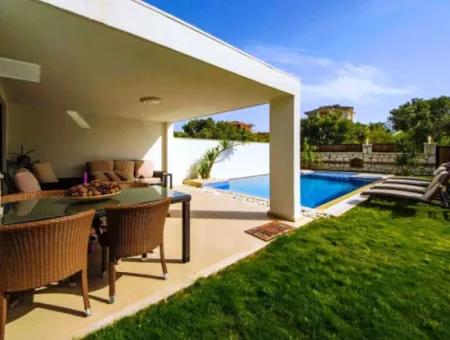 Villa Mit Pool Zu Vermieten Im August Ganz In Der Nähe Von Ayayorgi In Çeşme