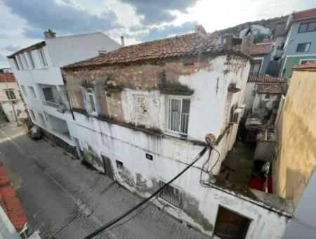 Altes Steinhaus Ganz In Der Nähe Des Rades Im Zentrum Von Cesme