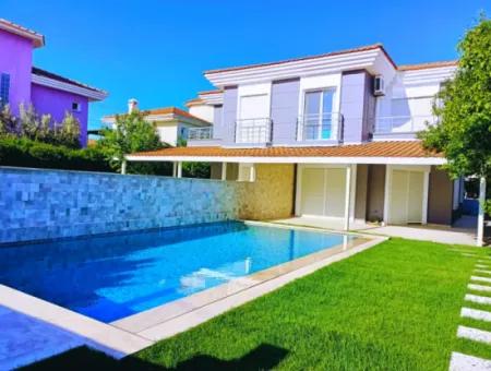 Alacati Çamlik Road Monatliche Miete Pool 4 1 Villa