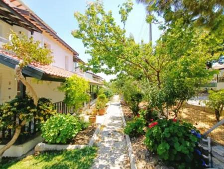 Monatsmiete Villa Mit Gemeinschaftspool In Der Nähe Des Strandes Von Çeşme Boyalik