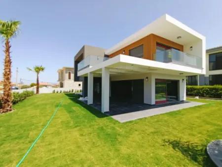 Ultra Luxuriöse Villa Mit Freistehendem Pool In Çeşme Fenerburnu