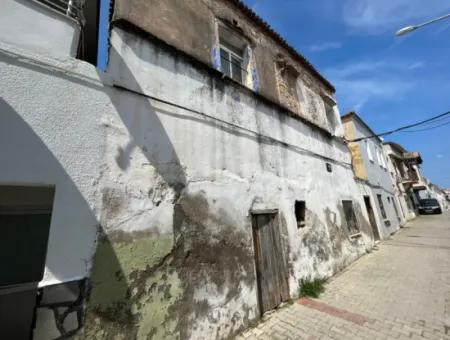 Altes Steinhaus Ganz In Der Nähe Des Rades Im Zentrum Von Cesme