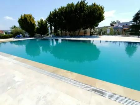 Villa Mit Gemeinschaftspool Zur Saisonmiete In Çeşme Pashalimani