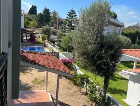 Villa Mit Grossem Garten Ganz In Der Nähe Des Meeres In Çeşme Ilica Altinyunus