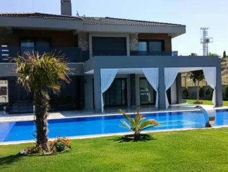 Zu Verkaufen In Cesme Ovacik 6 2 Luxuriöse Freistehende Villa Mit Modernem Pool