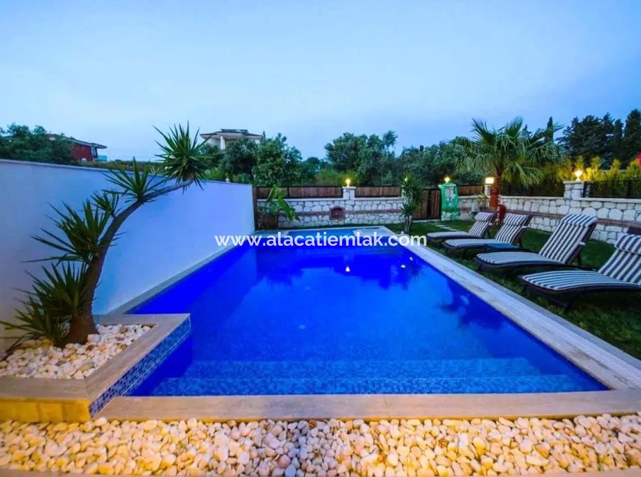Villa With Pool For Rent In August Very Close To Ayayorgi In Çeşme