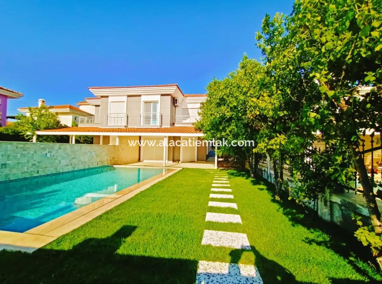 Alacati Çamlik Road Monthly Rental Pool 4 1 Villa