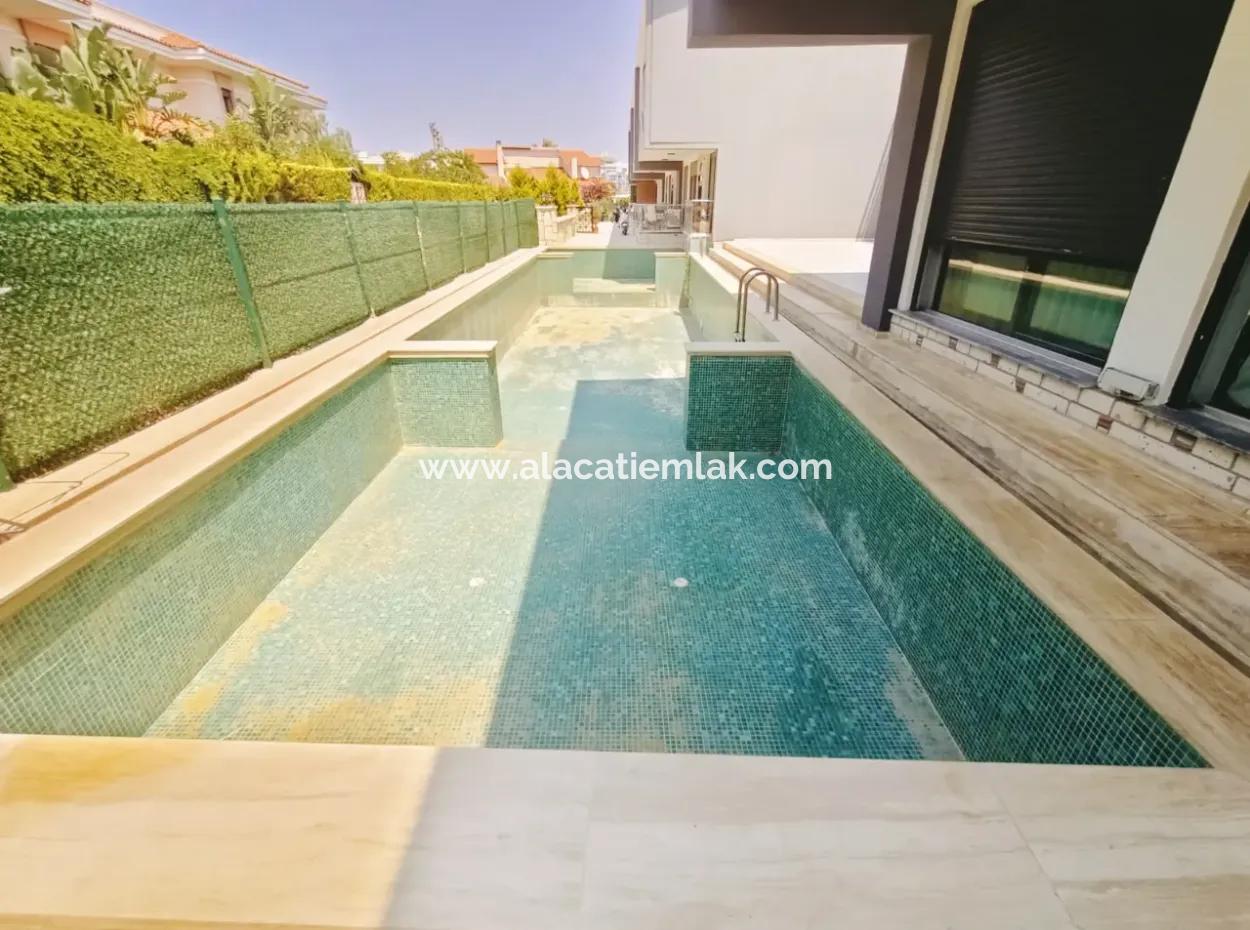 Apartment For Sale In Çeşme Ilicada Walking Distance To The Sea