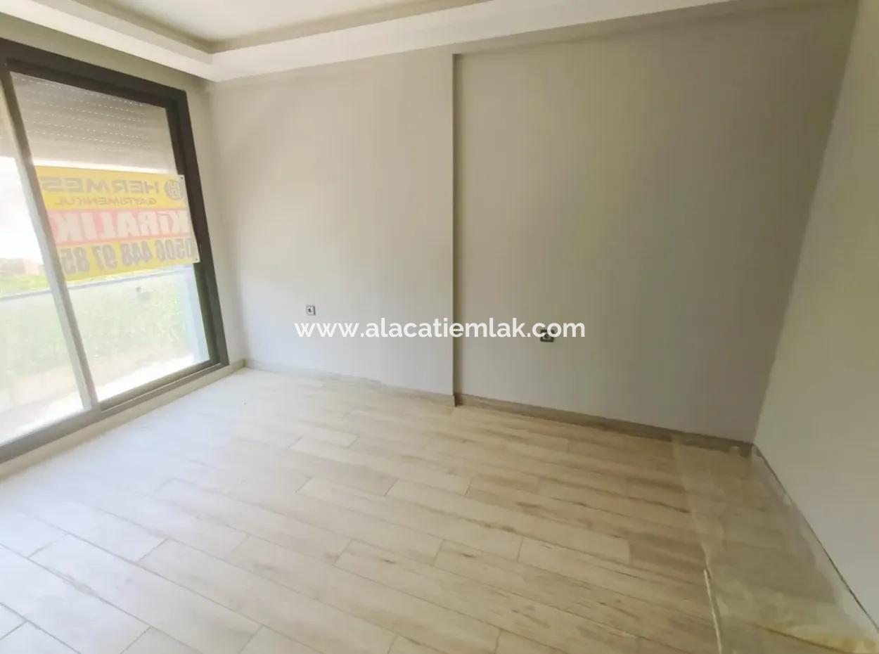 Apartment For Sale In Çeşme Ilicada Walking Distance To The Sea