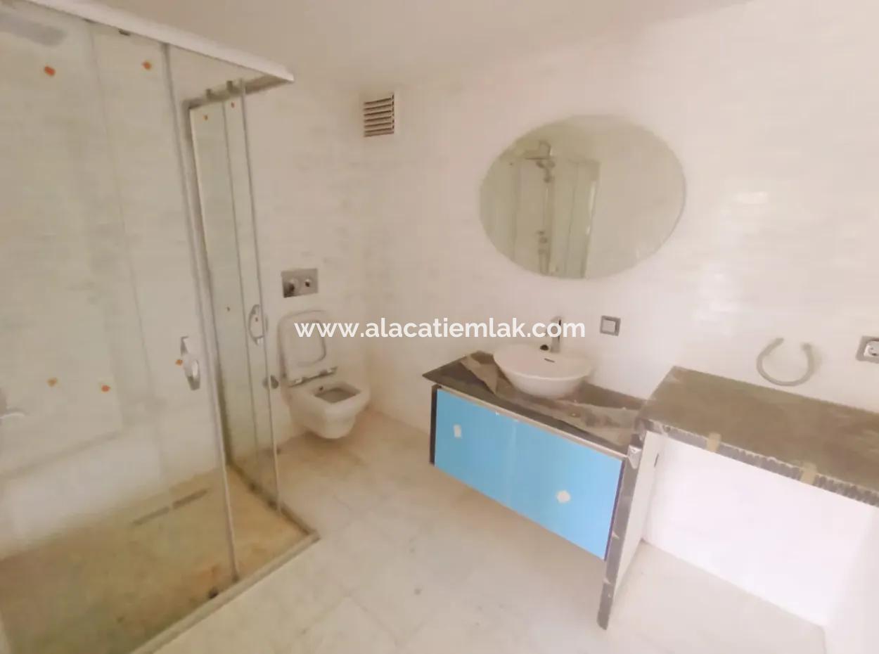 Apartment For Sale In Çeşme Ilicada Walking Distance To The Sea