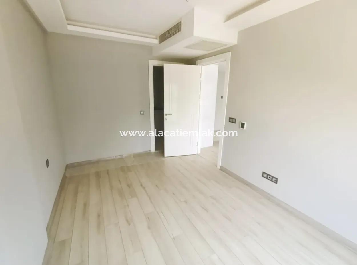 Apartment For Sale In Çeşme Ilicada Walking Distance To The Sea