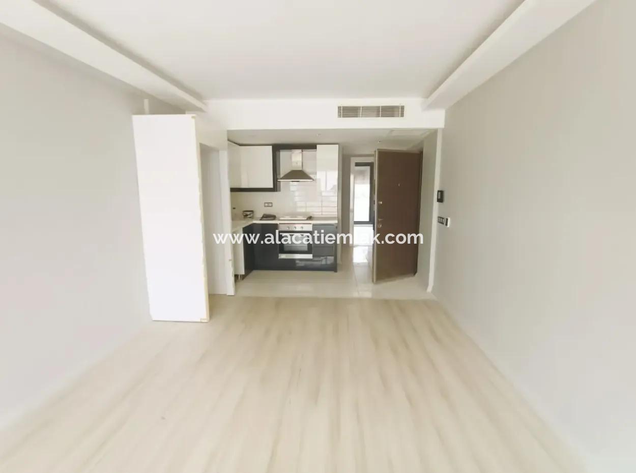 Apartment For Sale In Çeşme Ilicada Walking Distance To The Sea