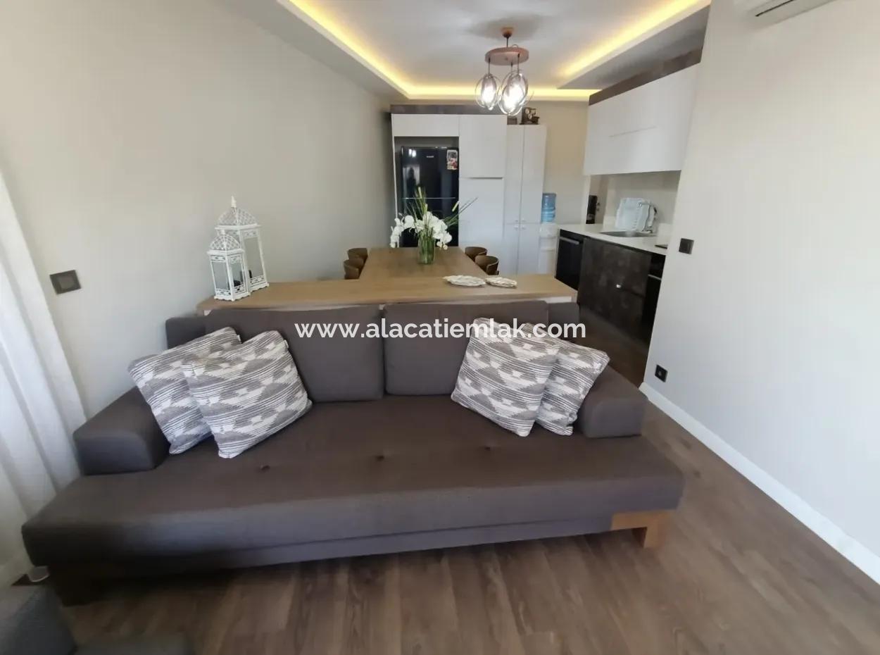 Spacious Apartment With Full Furnishment For Seasonal Rent In The Center Of Cesme 2 1