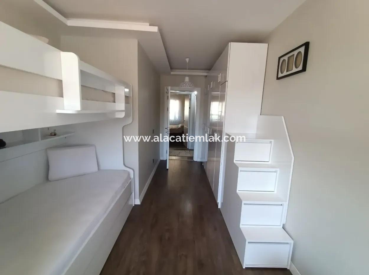 Spacious Apartment With Full Furnishment For Seasonal Rent In The Center Of Cesme 2 1