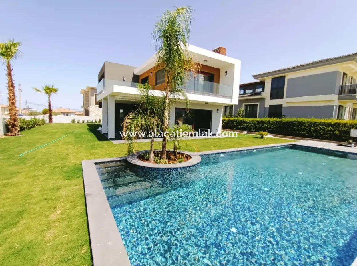 Ultra Luxurious Villa With Detached Pool In Çeşme Fenerburnu