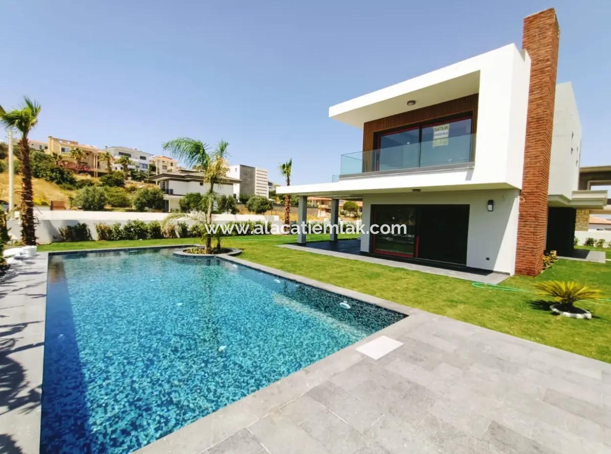 Ultra Luxurious Villa With Detached Pool In Çeşme Fenerburnu
