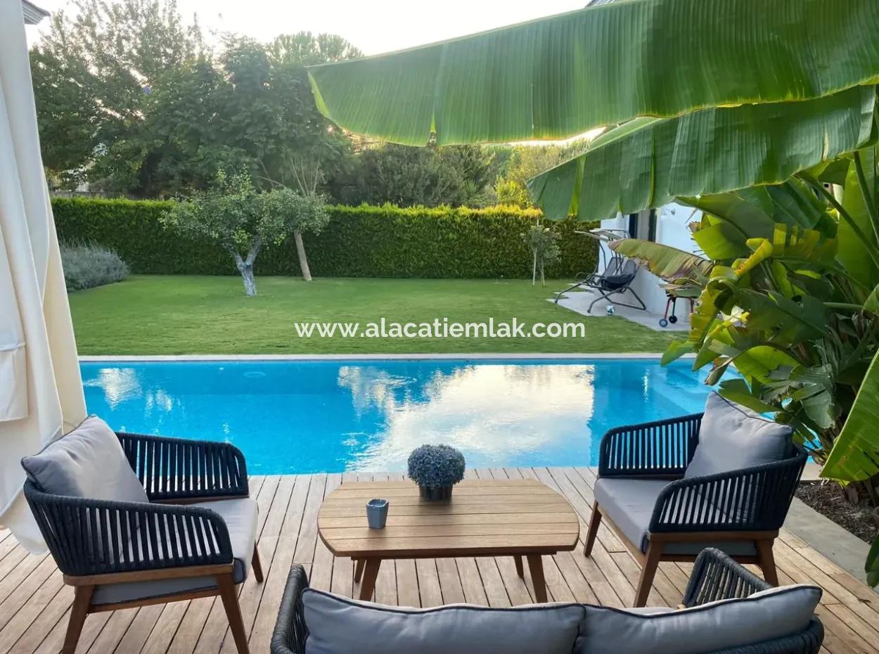 Detached Mansion For Monthly Rent In Çeşme Mamurbaba