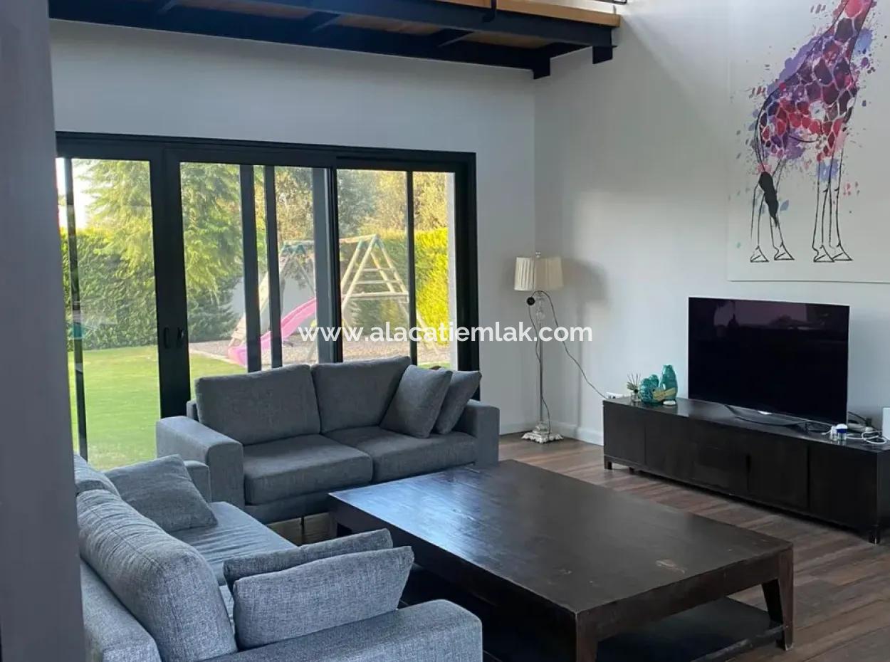 Detached Mansion For Monthly Rent In Çeşme Mamurbaba