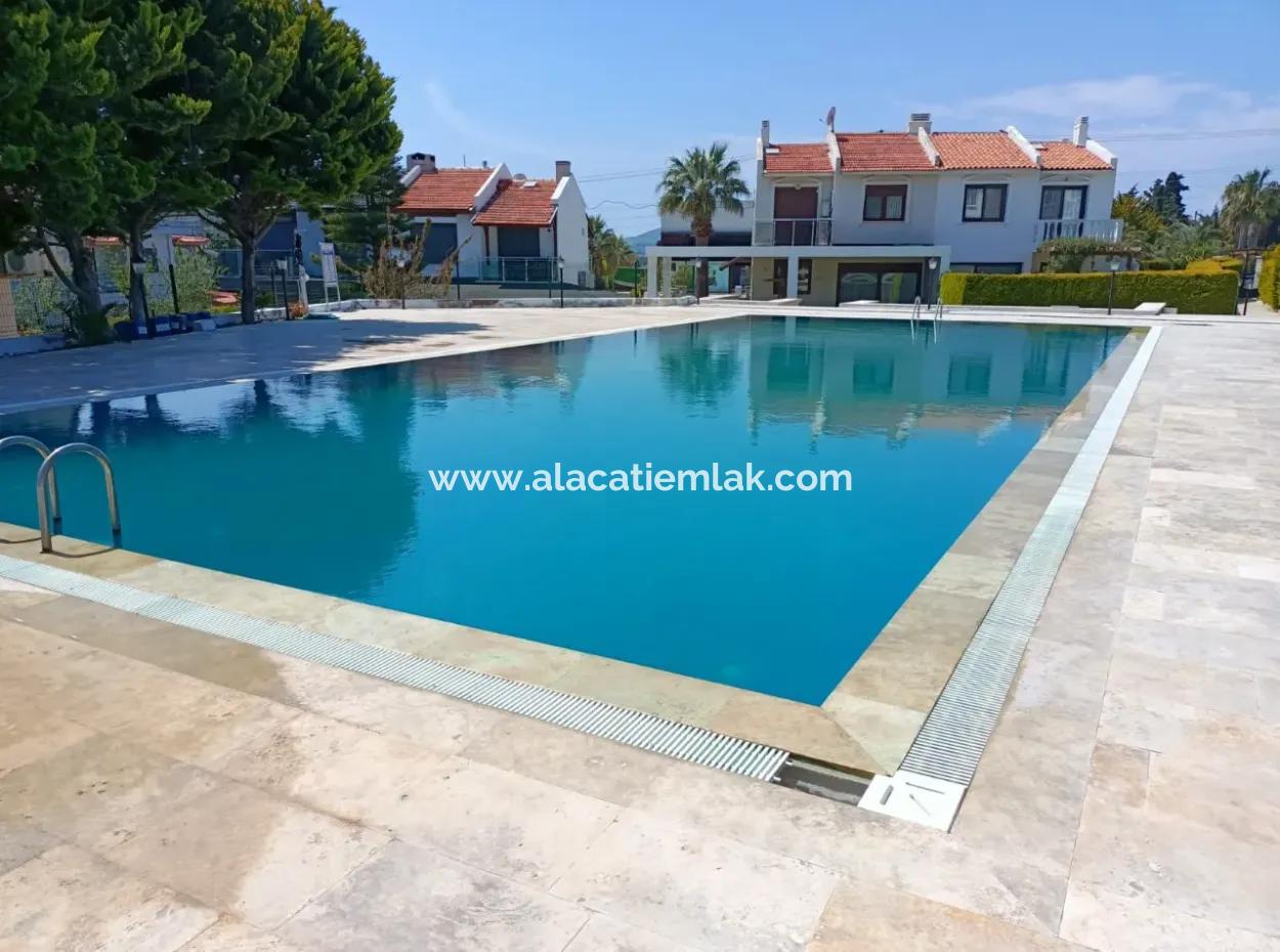 Villa With Shared Pool For Seasonal Rent In Çeşme Pashalimani