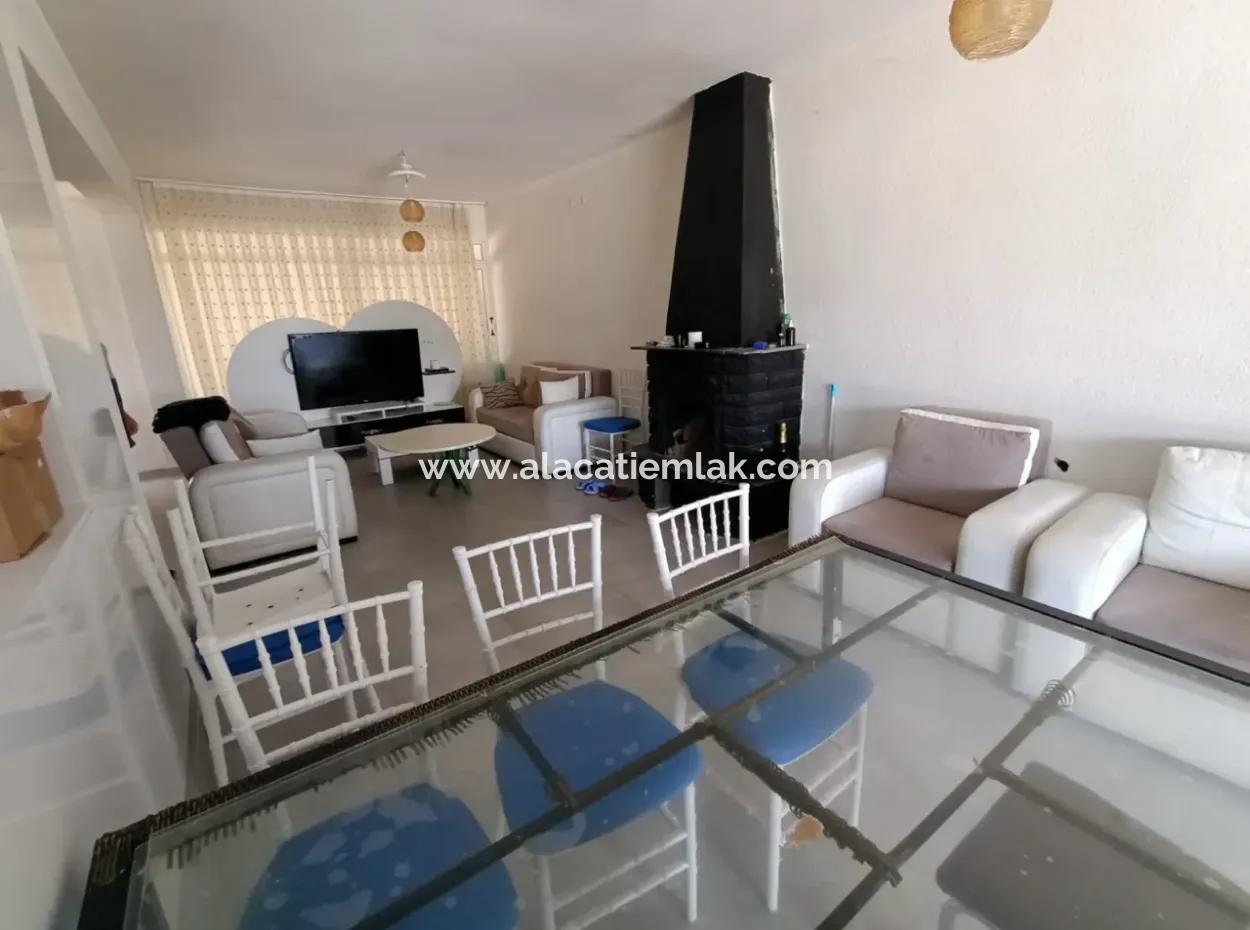 Villa With Shared Pool For Seasonal Rent In Çeşme Pashalimani