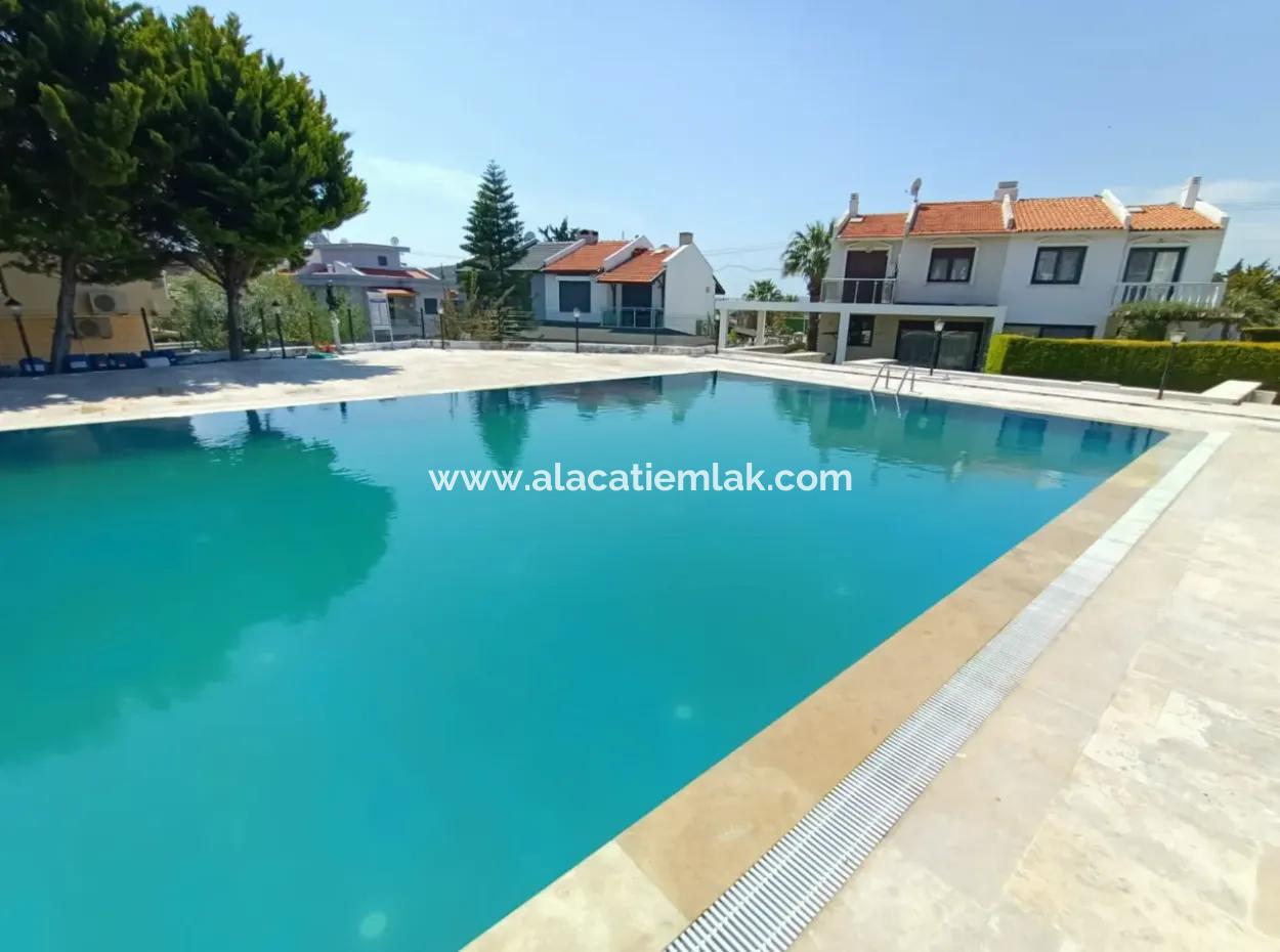 Villa With Shared Pool For Seasonal Rent In Çeşme Pashalimani
