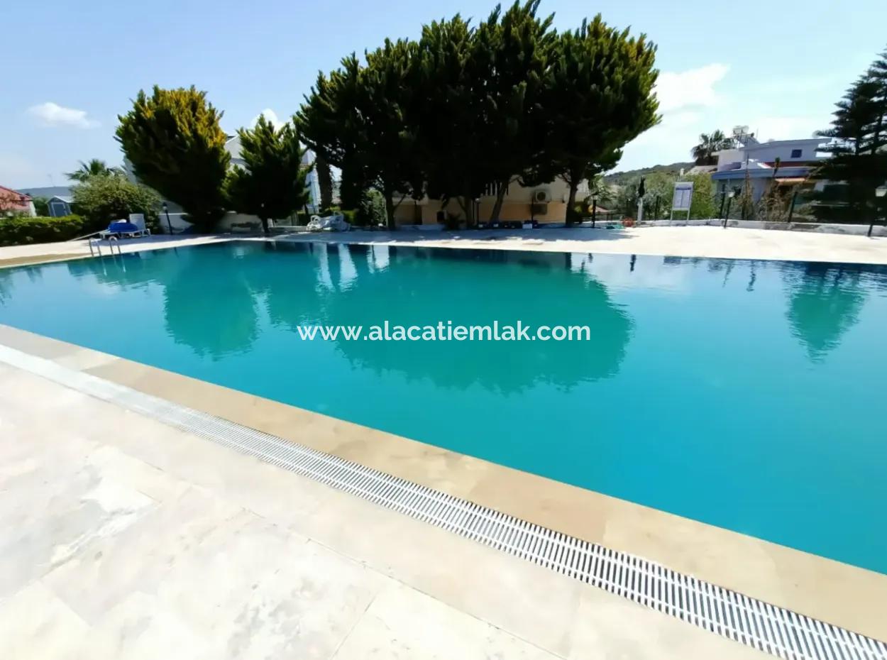 Villa With Shared Pool For Seasonal Rent In Çeşme Pashalimani