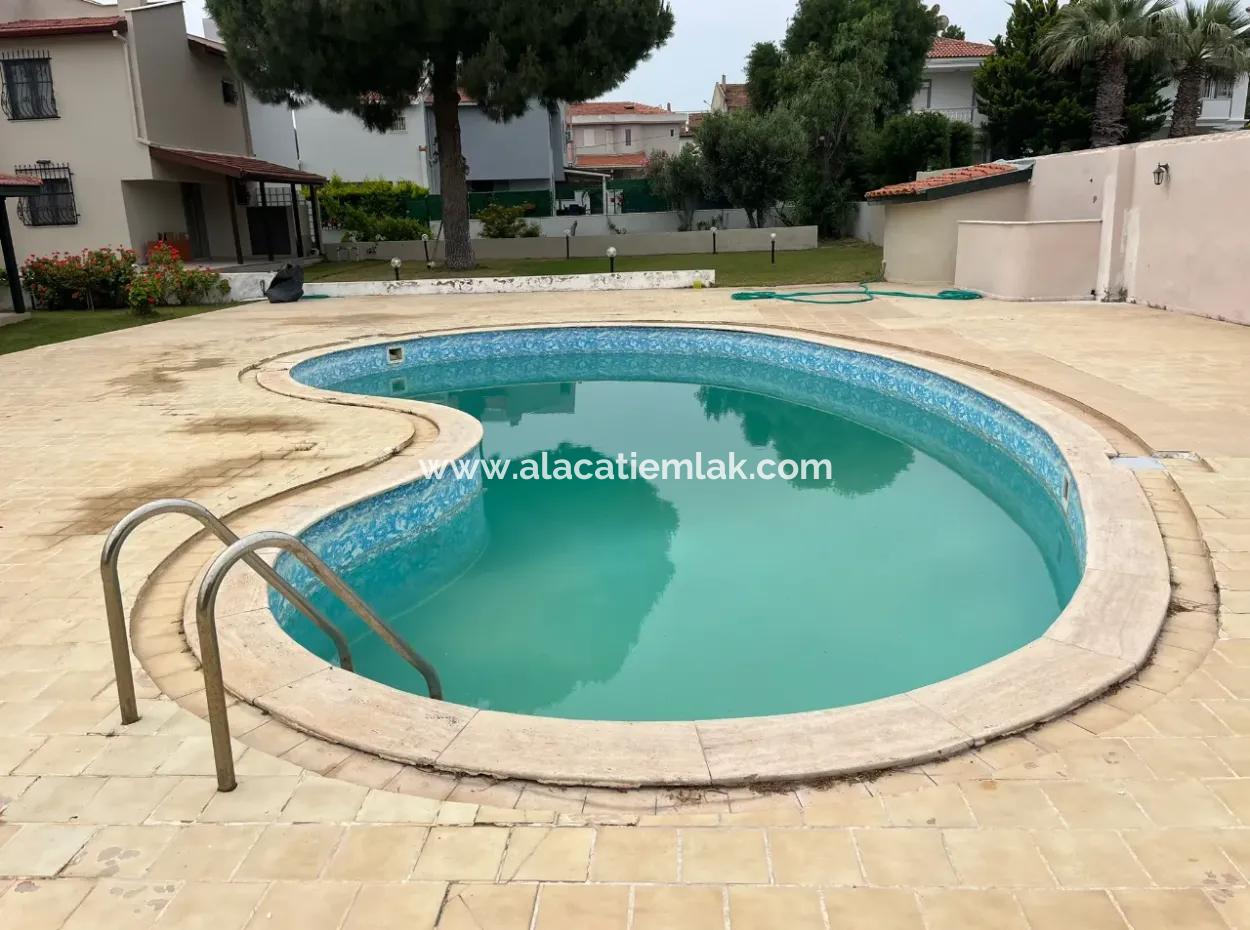 Çeşme Ilica To The Sea 200 M. Seasonal Rent 3 1 Villa