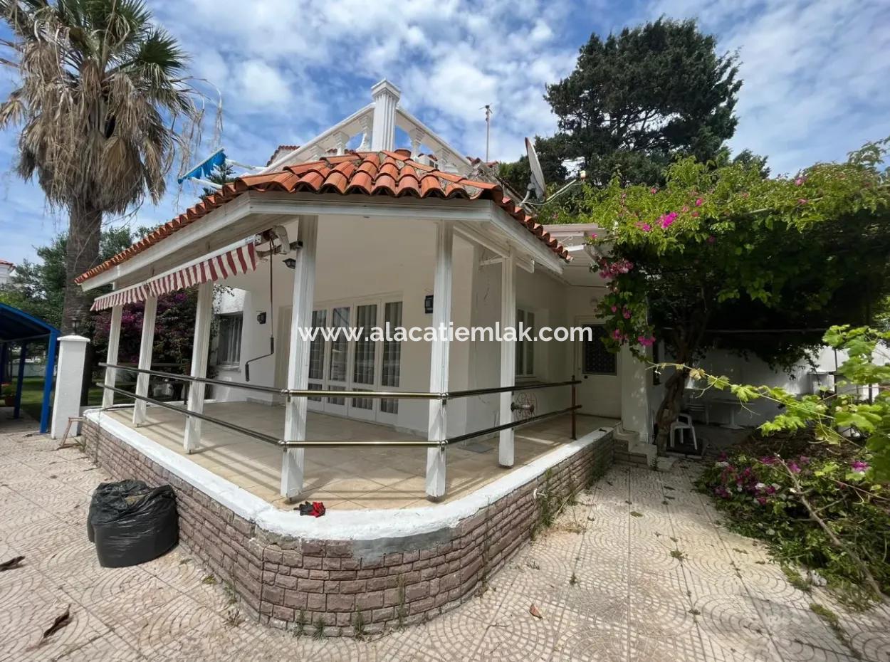 Detached House For Rent At The Seafront In Çeşme Ilica