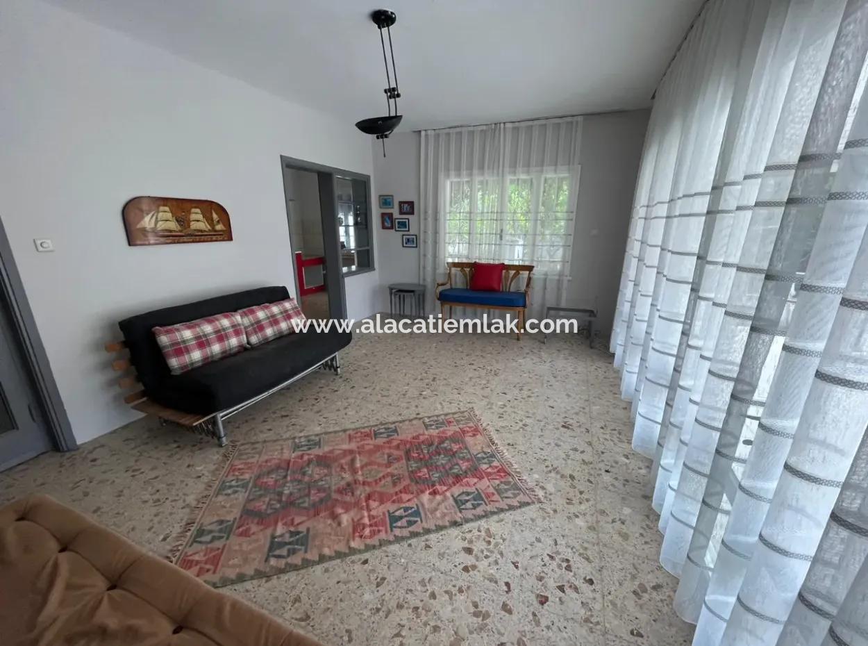 Detached House For Rent At The Seafront In Çeşme Ilica