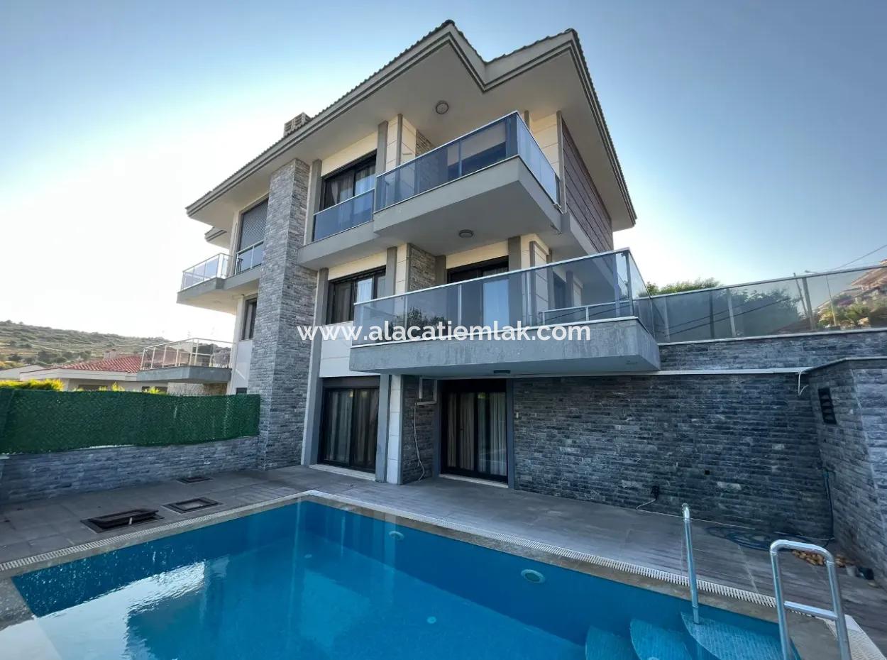 Triplex Villa With Detached Pool For Annual Rent In The Center Of Cesme