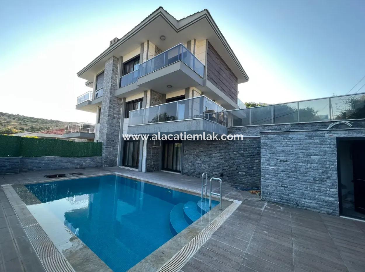Triplex Villa With Detached Pool For Annual Rent In The Center Of Cesme