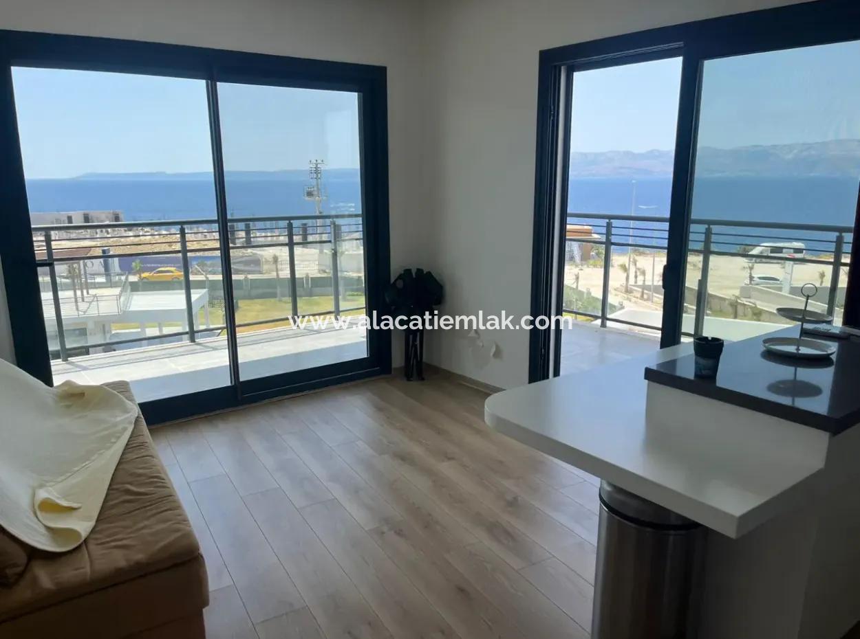 Full Sea Manz At Çeşme Ayasaranda. 2 In 1 Residence Apartment With Terrace