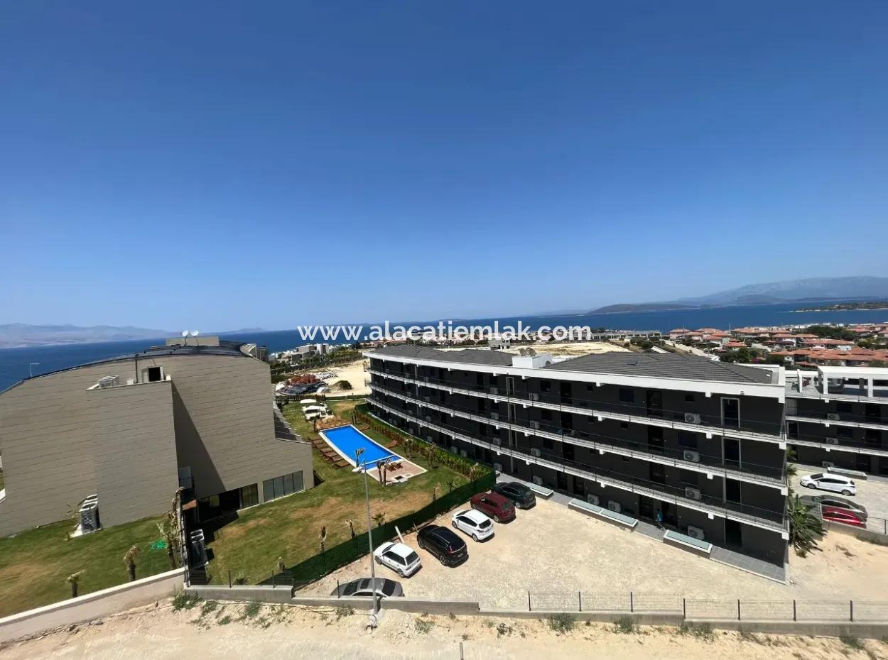 Full Sea Manz At Çeşme Ayasaranda. 2 In 1 Residence Apartment With Terrace